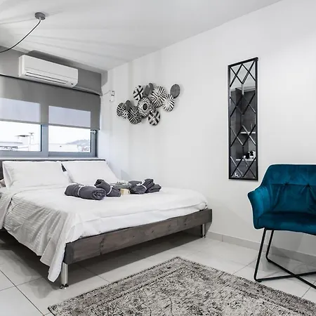 Gorgeous Retire With Breathtaking Acropolis View!